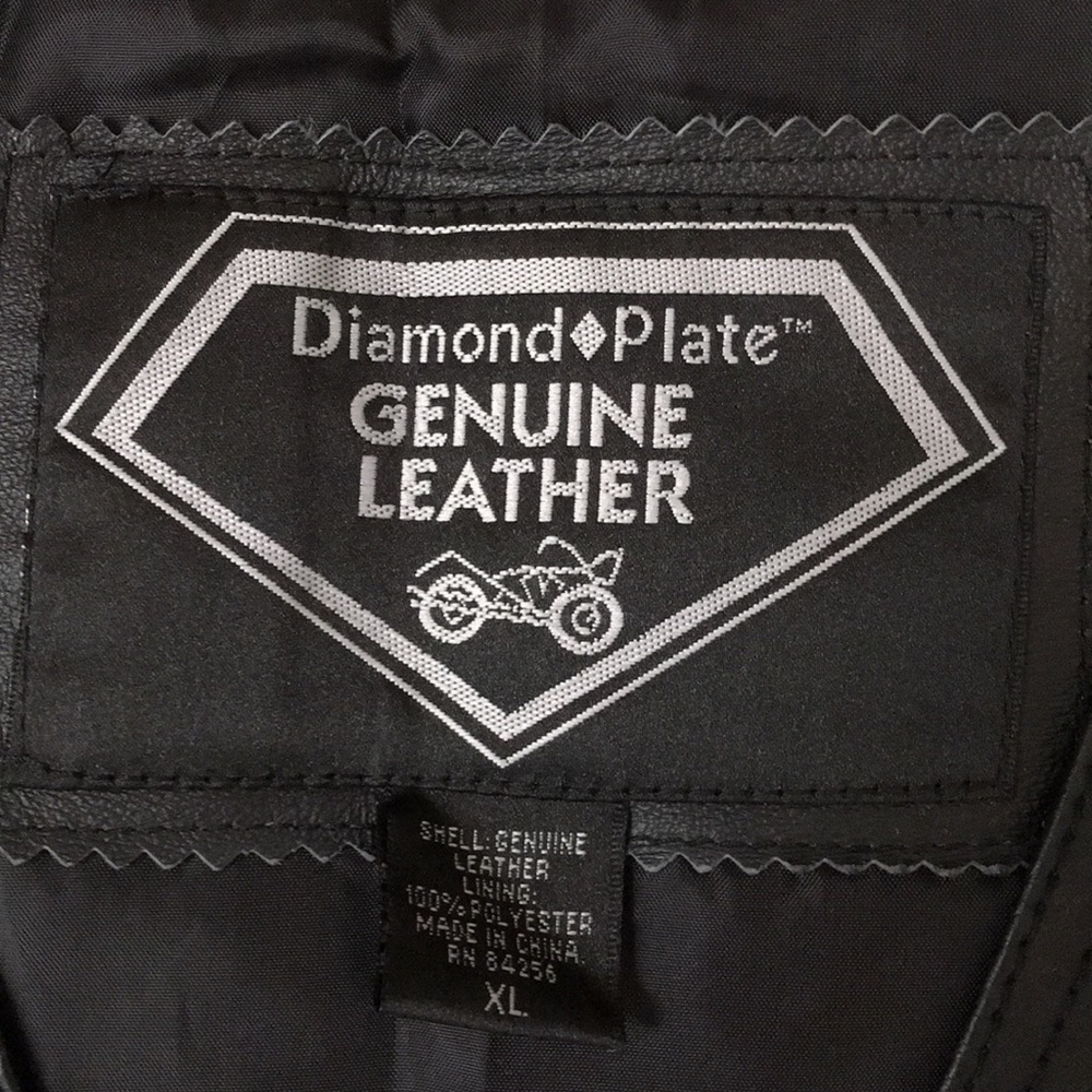Diamond Plate Men’s Genuine Leather Vest - Picture 2 of 9
